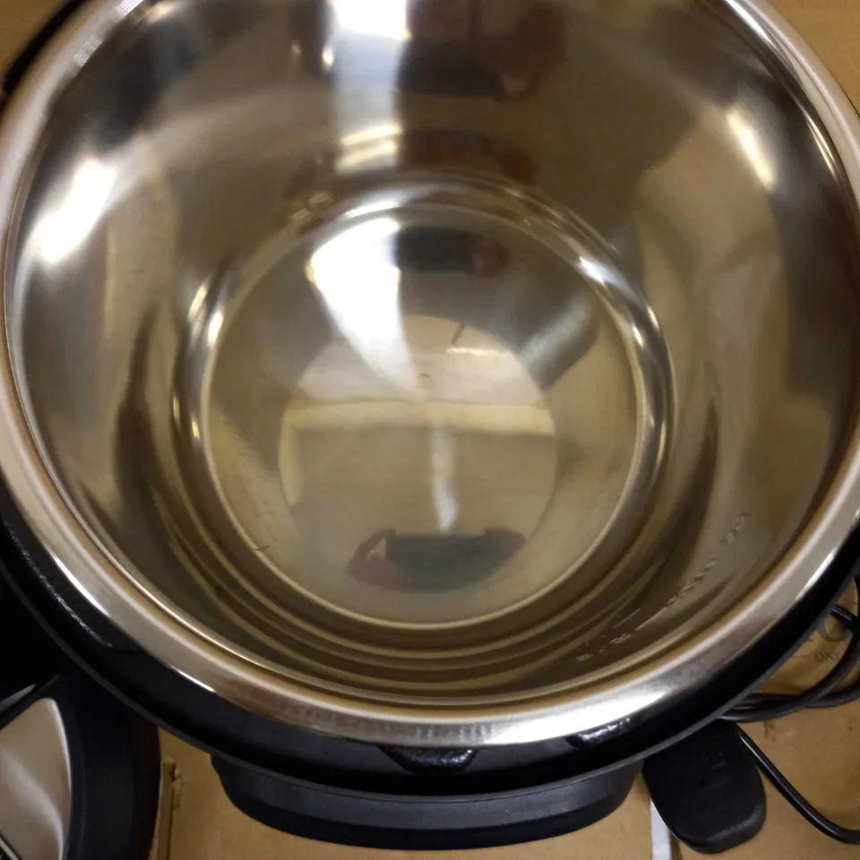 INSTANT POT DUO SMART PRESSURE COOKER