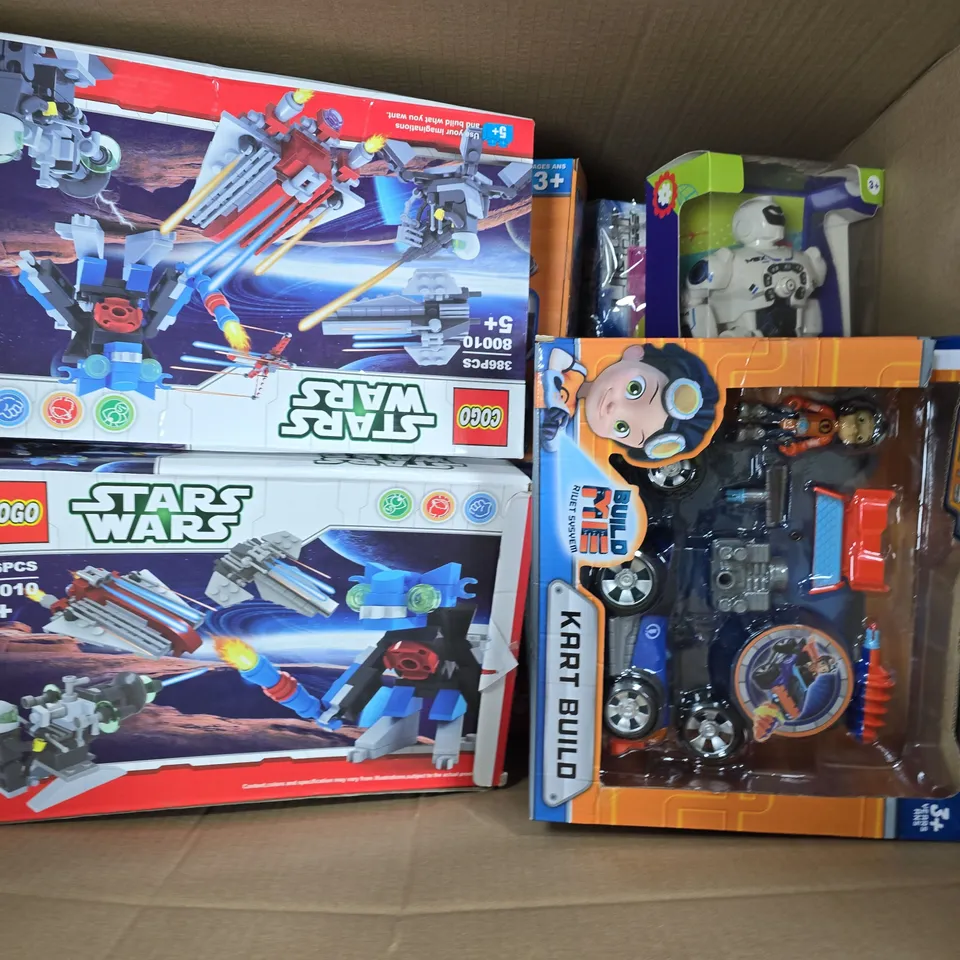 APPROXIMATELY 12 ASSORTED TOYS & GAMES ITEMS TO INCLUDE RUSTY RIVETS KARTU BUILD, COGO STARS WARS SET 80010, XSZ SPACE WARS TOY, ETC