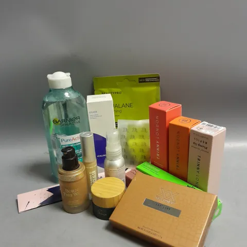 BOX OF APPROXIMATELY 15 COSMETIC ITEMS TO INCLUDE - TRINNY LONDON ENERGISE ME MOISTURISER REFILL - REVOLUTION FLEXX HEARTLESS EYESHADOW PALETTE - EELHOE HYALURONIC ACID WATERY SUN GEL ETC 