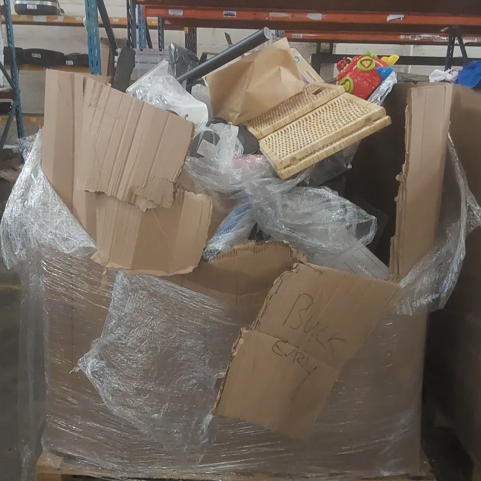 PALLET CONTAINING A VERY LARGE QUANTITY OF ASSORTED CONSUMER PRODUCTS INCLUDING: HOSE PIPE, LAMP, KIDS TOY, CHRISTMAS JIGSAW ECT