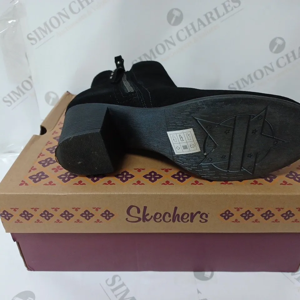 BOXED PAIR OF SKECHERS TAXI ZIPPER BOOTS UK SIZE 5