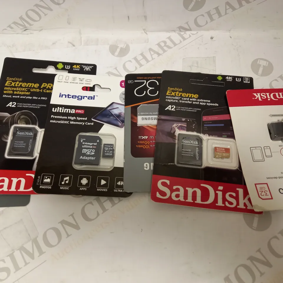 LOT OF APPROXIMATELY 50 ASSORTED MEMORY CARDS