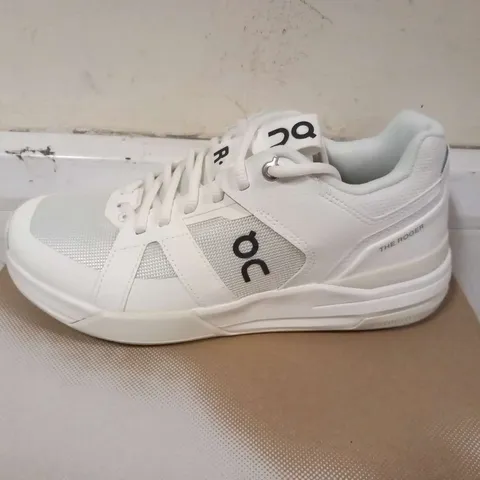 BOXED ON THE ROGER CLUBHOUSE PRO TRAINERS SIZE 5.5