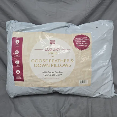 LUXURY PAIR OF GOOSE FEATHER & DOWN PILLOWS (85% GOOSE FEATHER, 15% GOOSE DOWN)