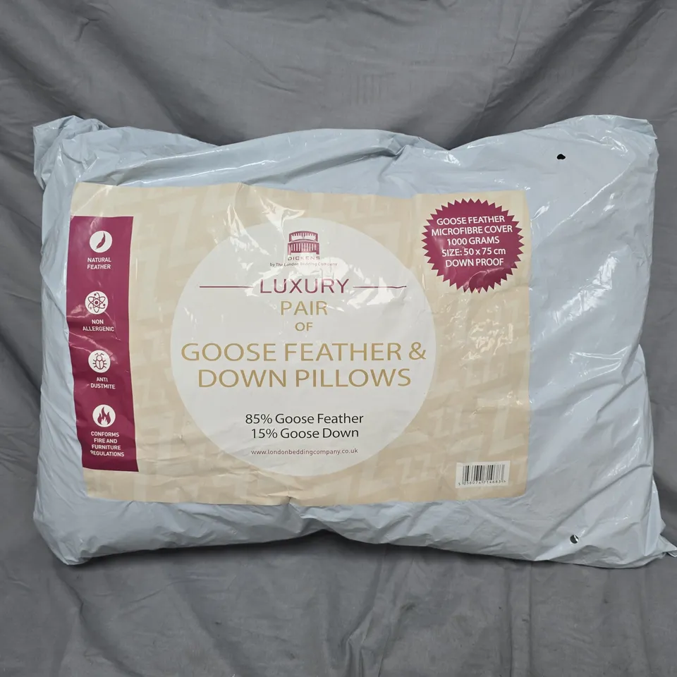 LUXURY PAIR OF GOOSE FEATHER & DOWN PILLOWS (85% GOOSE FEATHER, 15% GOOSE DOWN)