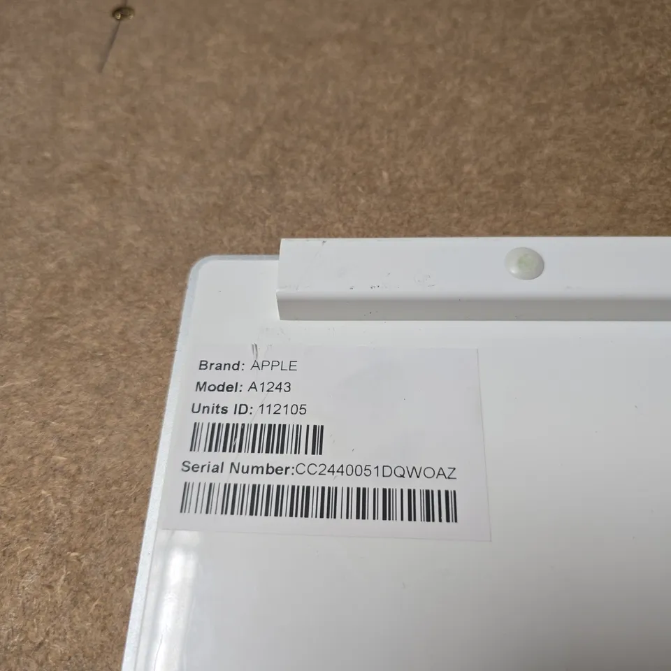 APPLE WIRED KEYBOARD (A1243) – WHITE