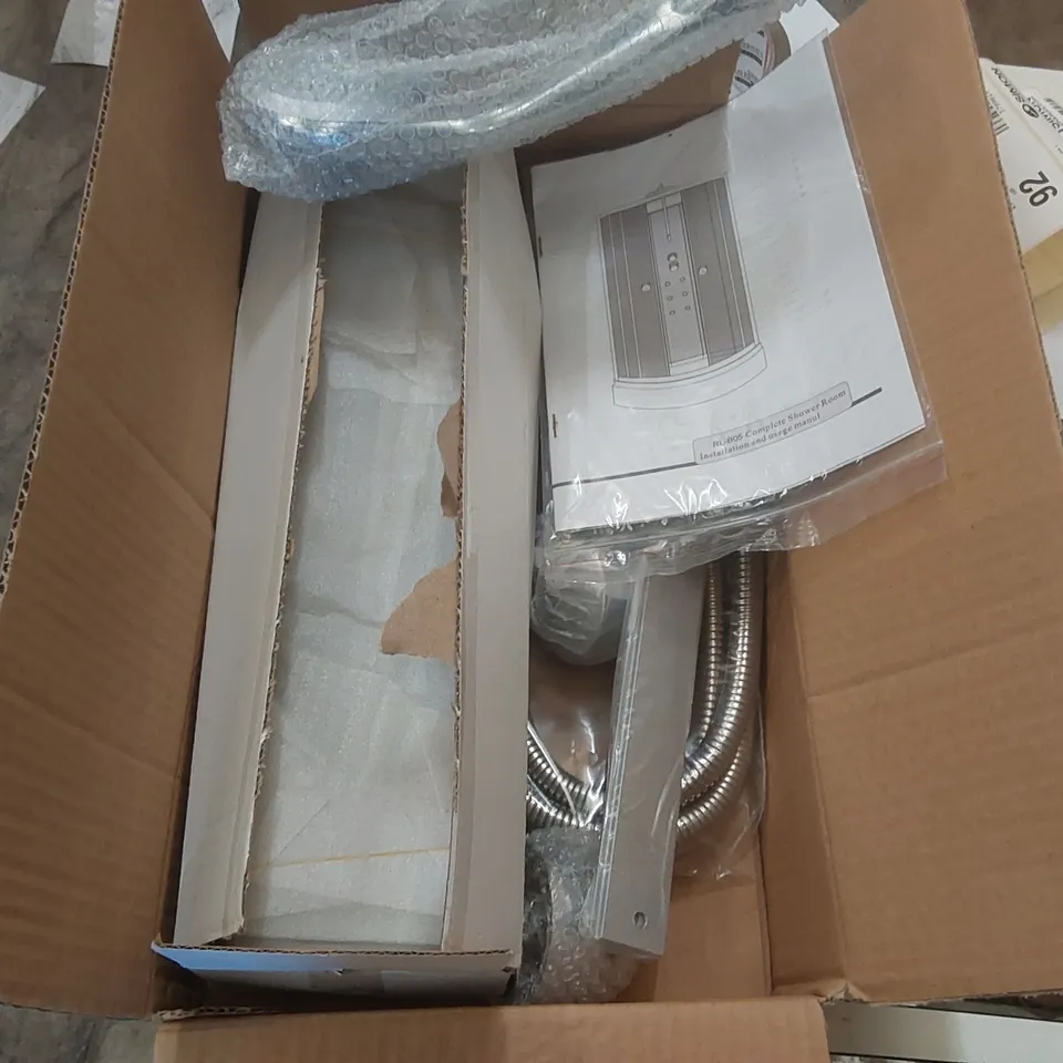 PALLET CONTAINING A LARGE QUANTITY SHOWER TRAYS WITH SHOWER ROOM PARTS