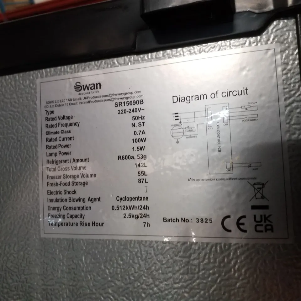 SWAN SR15690B 48CM WIDE, 50/50 SPLIT FRIDGE FREEZER - BLACK