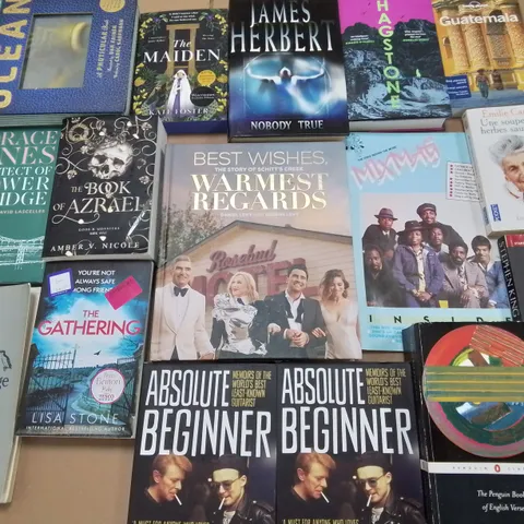LARGE QUANTITY OF ASSORTED BOOKS TO INCLUDE JAMES HERBERT NOBODY'S TRUE, STEPHEN KING G CARRIE AND FRANK HERBERT DUNE