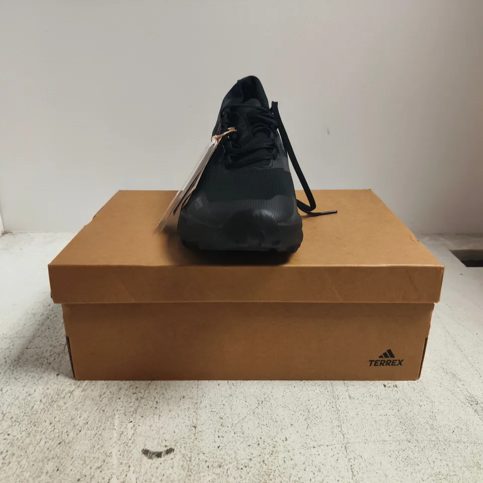 BOXED PAIR OF TERREX AGRAVIC GTX TRAINERS IN BLACK SIZE UK 8.5