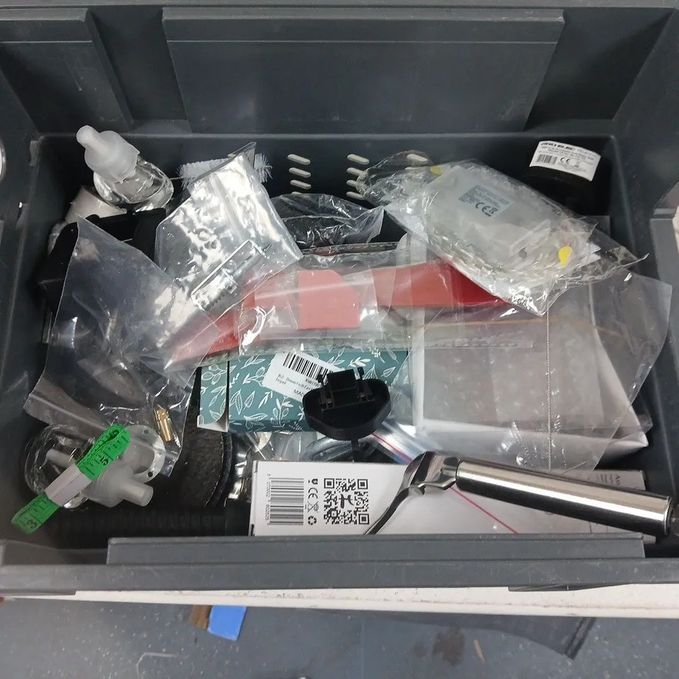 LOT OF ASSORTED HOUSEHOLD ITEMS TO INCLUDE MEASURING TAPE, BREAL AWAY CABLES AND SPRING