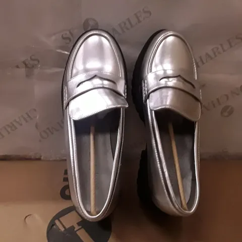 BOXED BRAND NEW SIMPLY BE DALLAS EX WIDE SHOES SIZE 7 SILVER COLOUR APPROXIMATELY 4 PAIRS
