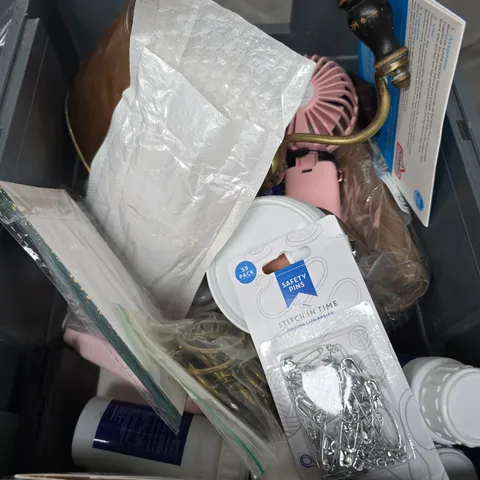 BOX OF ASSORTED ITEMS TO INCLUDE - BRASS KETTLE - DRAIN GEL - BRICK FILLER 