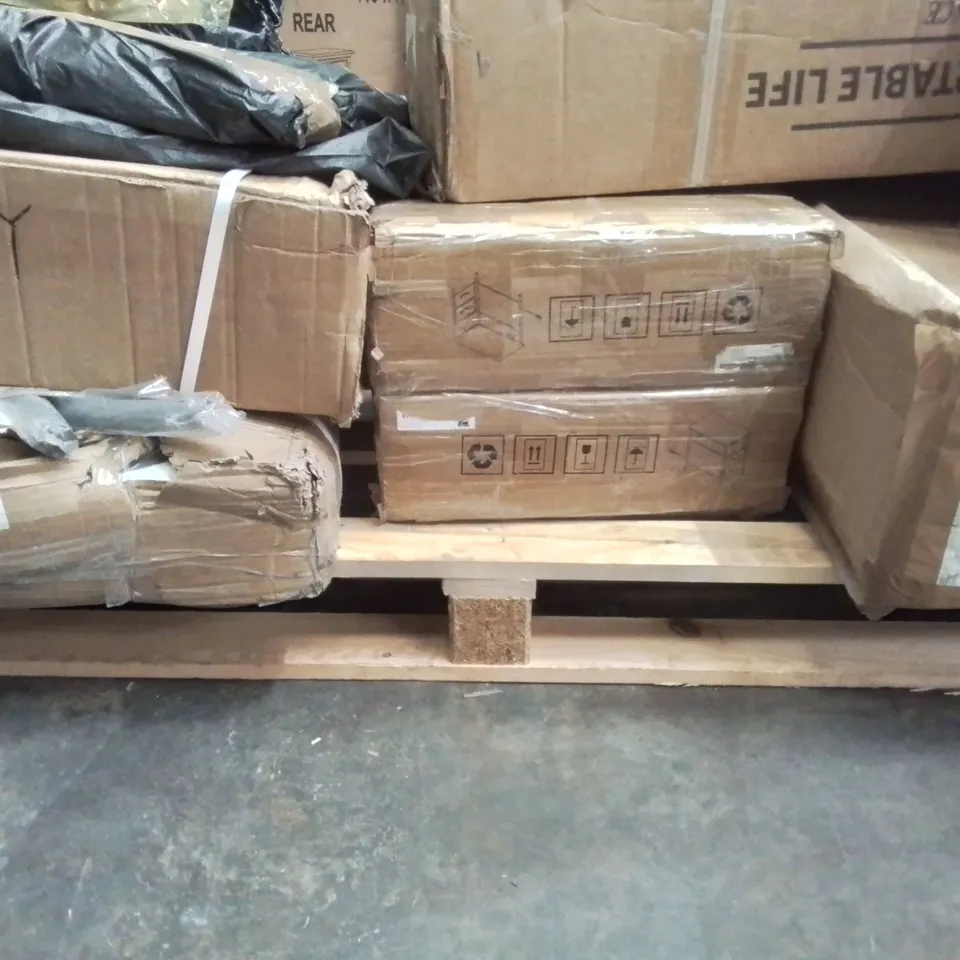 PALLET OF APPROXIMATELY 8 ASSORTED ITEMS TO INCLUDE - ICE MAKER , STORAGE SLEEVE , ARMCHAIR ETC