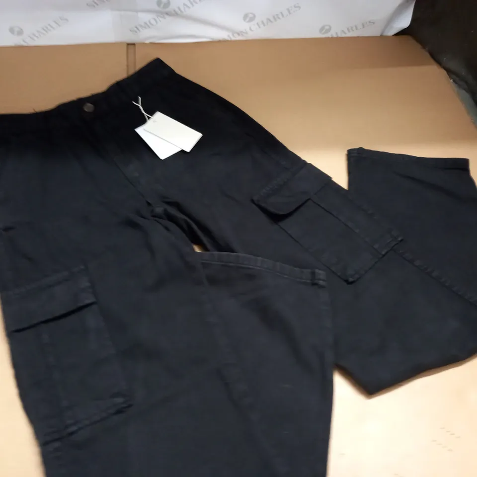 STRADIVARIUS BLACK CARGO TROUSERS - UK 6