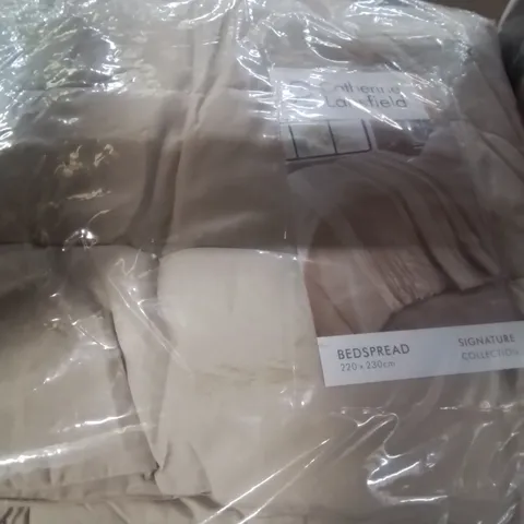 CATHERINE LANSFIELD VELVET SPARKLE BEDSPREAD