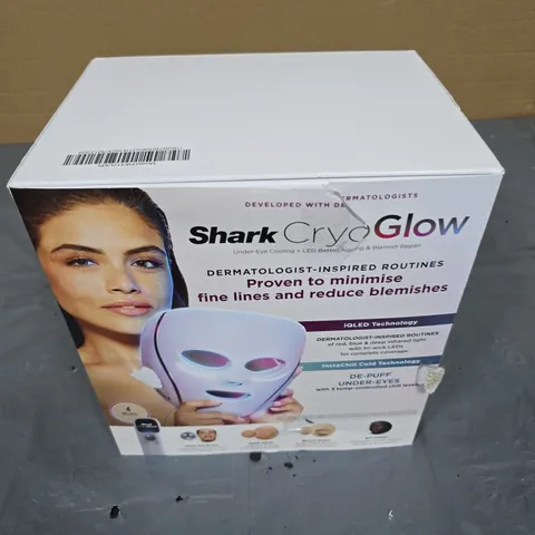 SHARK CRYOGLOW LED MASK WITH CHARGING STAND