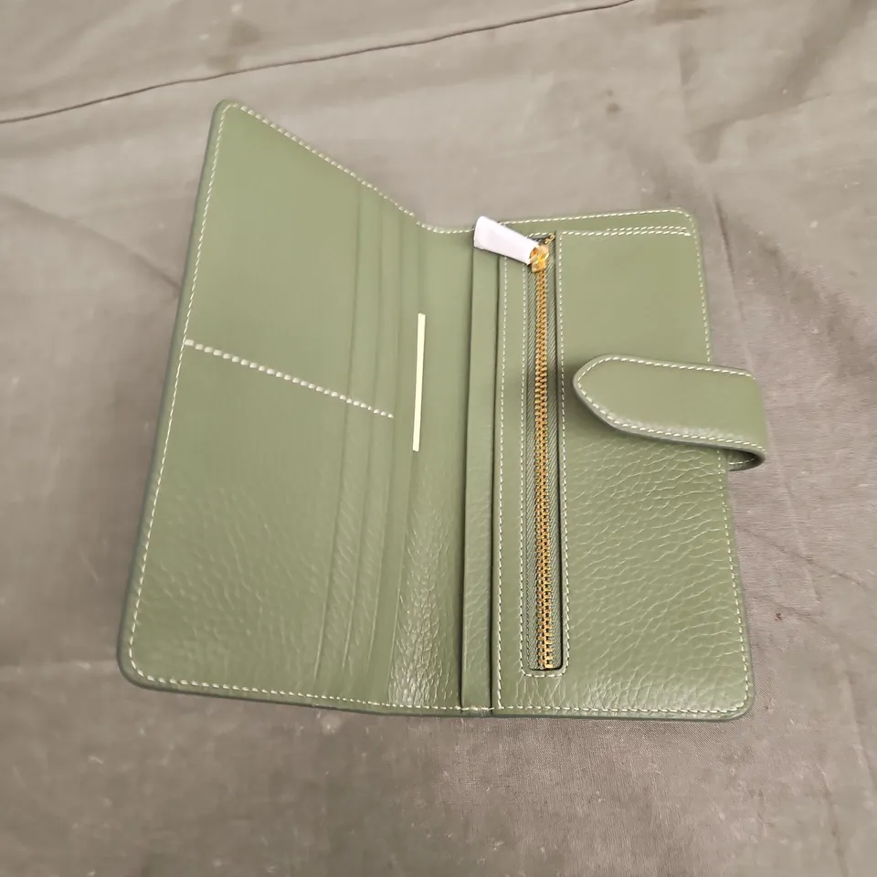 RADLEY GREEN BUTTON PURSE 