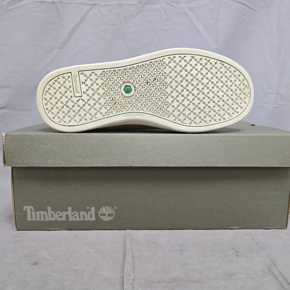 BOXED PAIR OF TIMBERLAND JUNIOR'S SHOES IN WHEAT SIZE UK 5