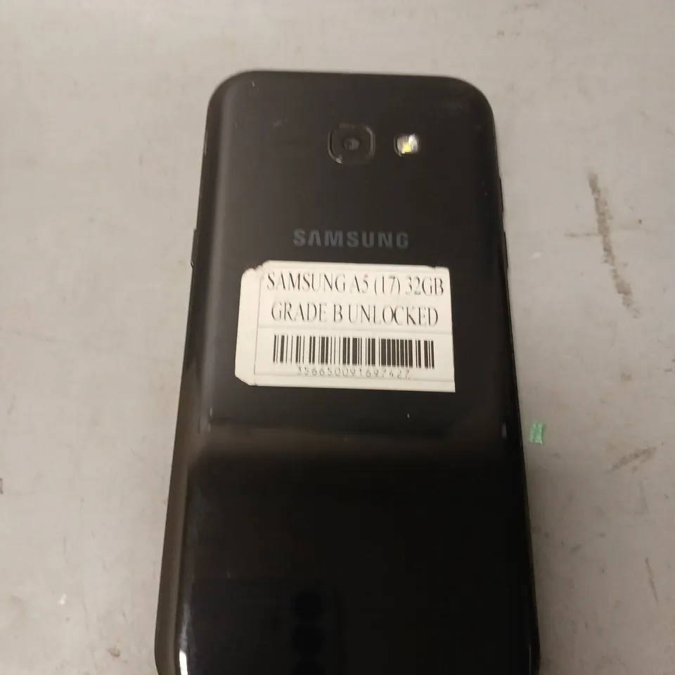 SAMSUNG A5 32GB IN BLACK