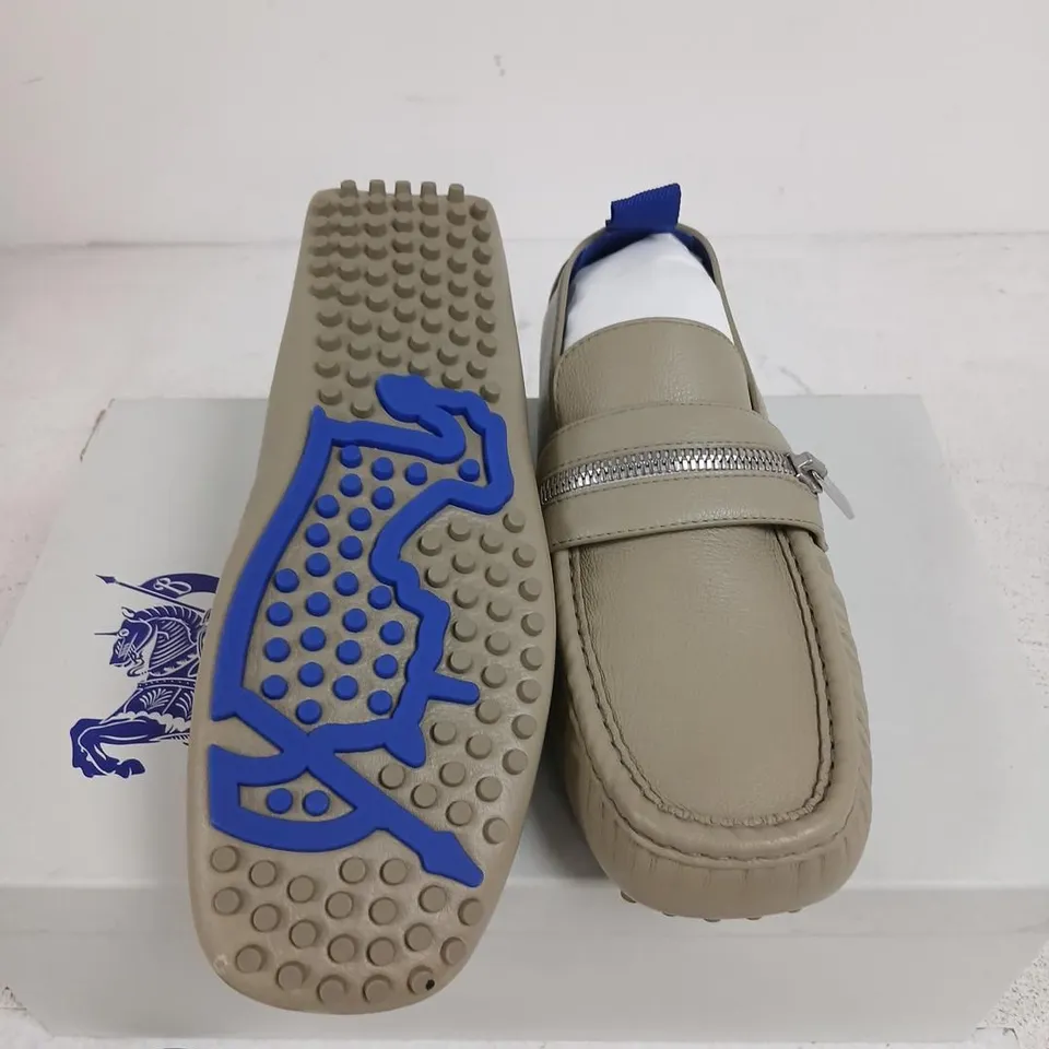 BURBERRY LEATHER LOAFERS – BEIGE, UK 7 (EUR 41)