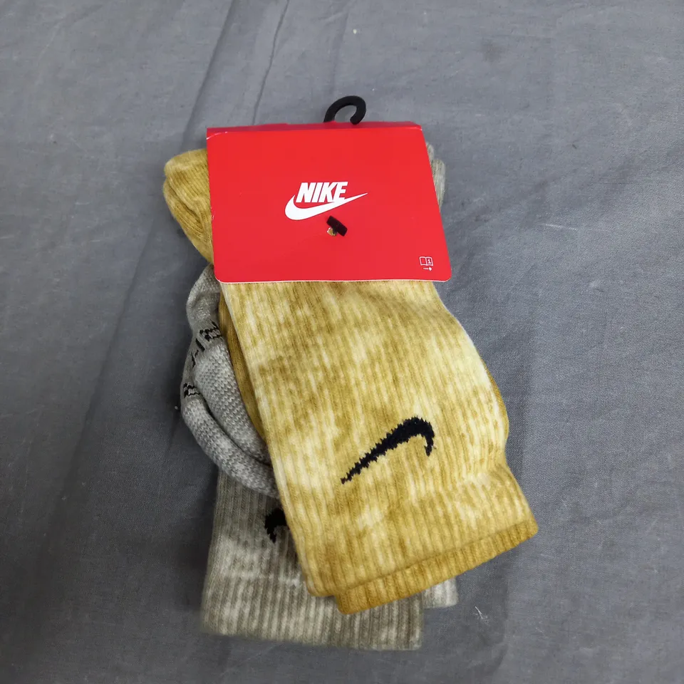 NIKE WASHED SOCKS IN GREY & YELLOW - UK 2-5