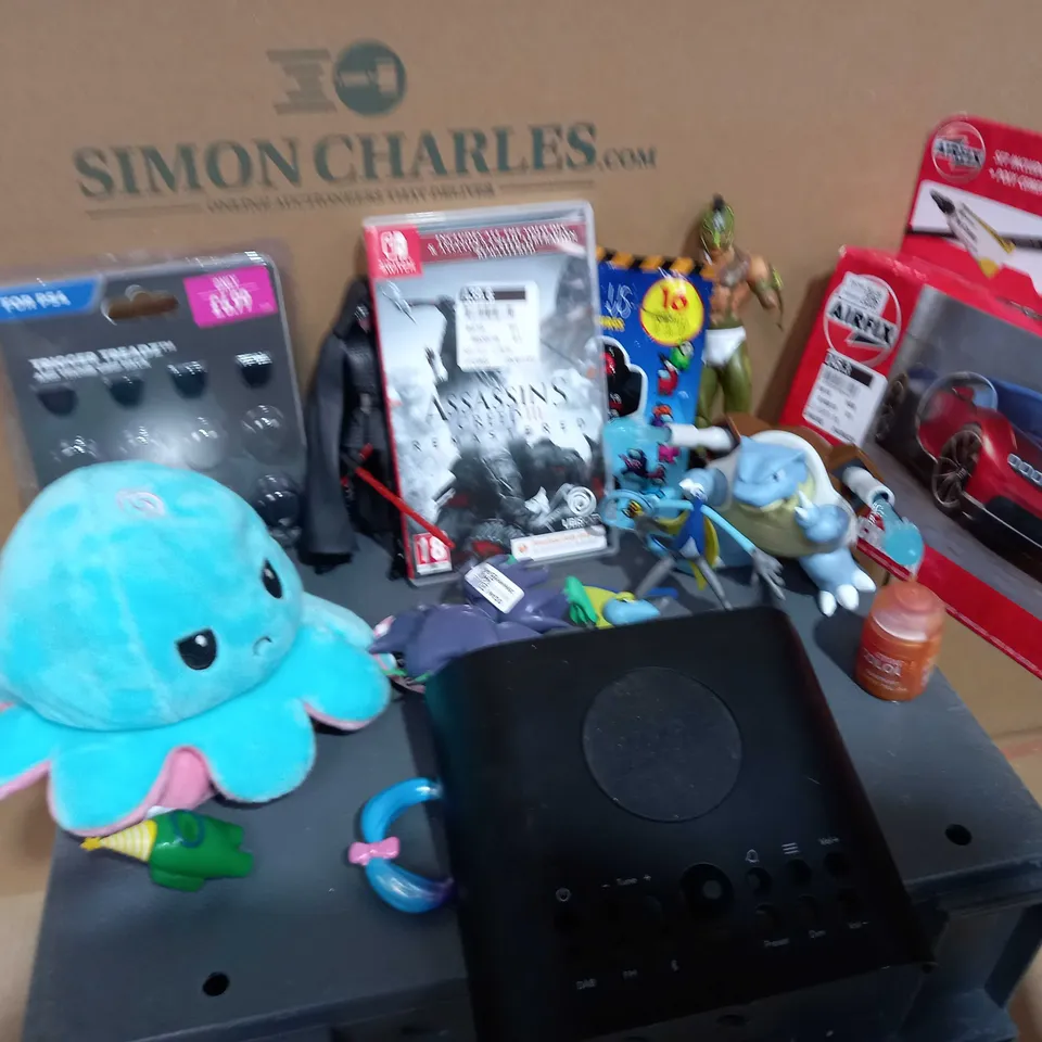 TOY ASSORTMENT APPROX. 10 ITEMS