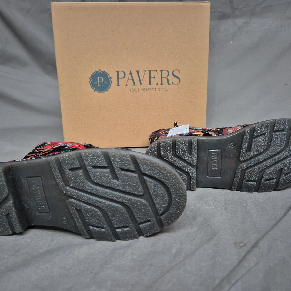 BOXED PAIR OF PAVERS FLORAL BOOTS UK 4 