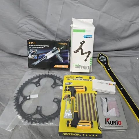 APPROXIMATELY 15 ASSORTED VEHICLE PARTS/ACCESSORIES TO INCLUDE REPAIR KIT, VACUUM CLEANER, CHARGER ETC 