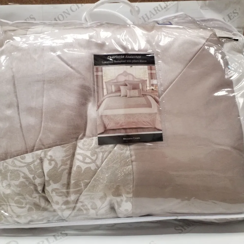 BRAND NEW CHARLOTTE ANDERSEN MEZZANO CREAM KING 240×260CM BEDSPREAD SET 