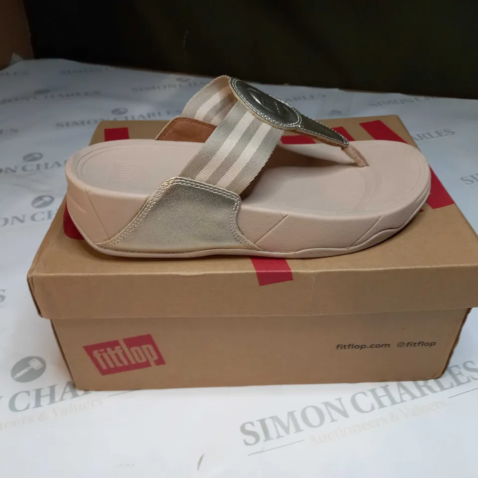 WALKSTAROE POST SANDALS SIZE 3