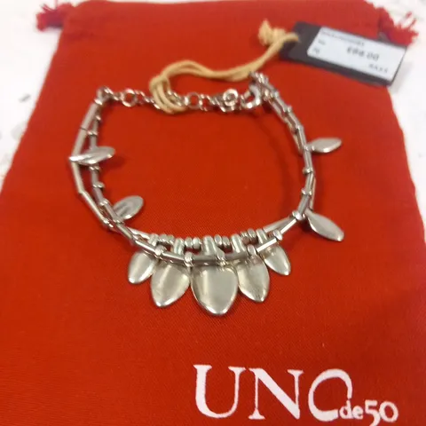 BAGGED UNO DE 50 LEAF DETAIL BRACELET 