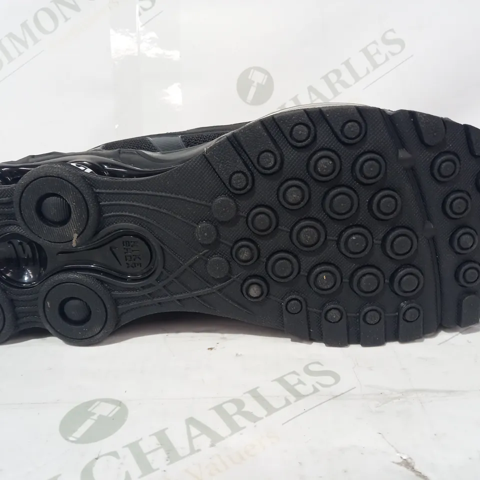 PAIR OF NIKE SUPREME SHOES IN BLACK UK SIZE 7