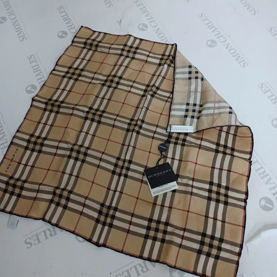 BURBERRY POCKET SQUARE 