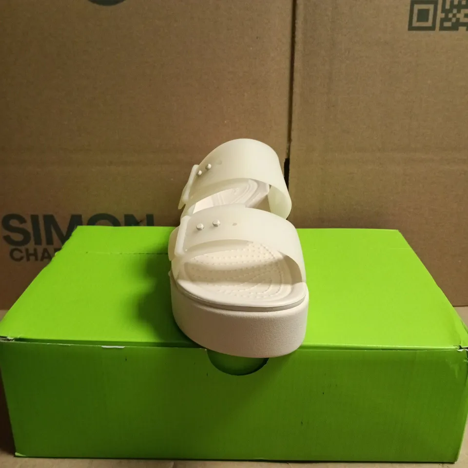 CROCS BROOKLYN BUCKLE FROSTED WEDGE SANDSTONE – WOMEN’S SANDALS, UK 4 (US 6)