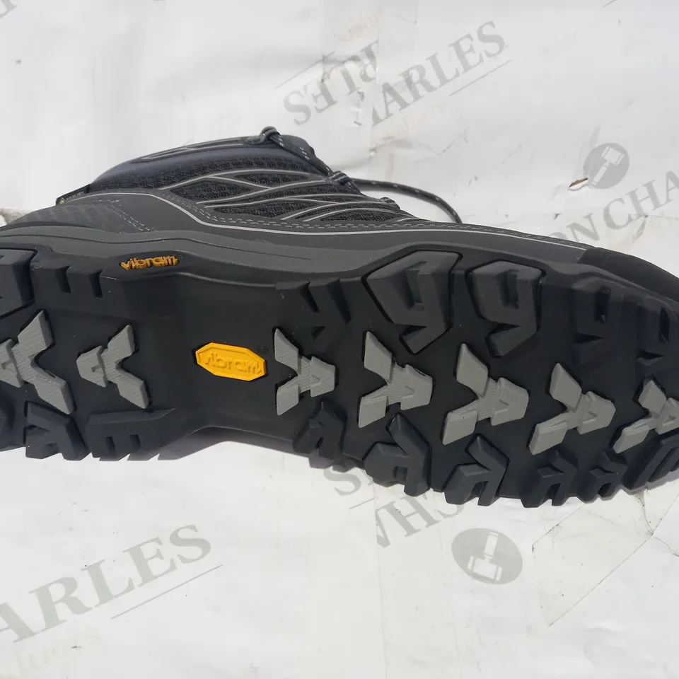 BOXED PAIR OF BERGHAUS VIBRAM SHOES IN GREY/BLACK UK SIZE 9