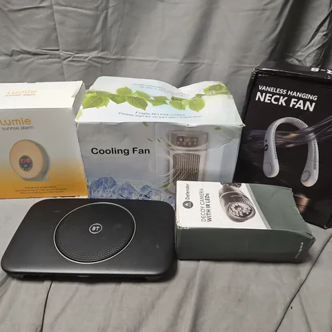 APPROXIMATELY 16 ASSORTED ELECTRICAL ITEMS TO INCLUDE NECK FAN, SUNRISE ALARM, DECOY CAMERA, ETC