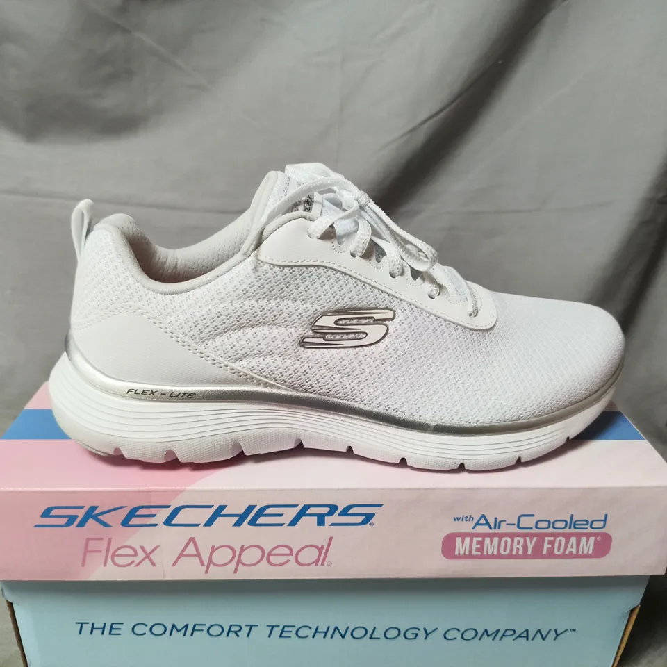 BOXED PAIR OF SKECHERS MEMORY FOAM TRAINERS IN WHITE - UK SIZE 6