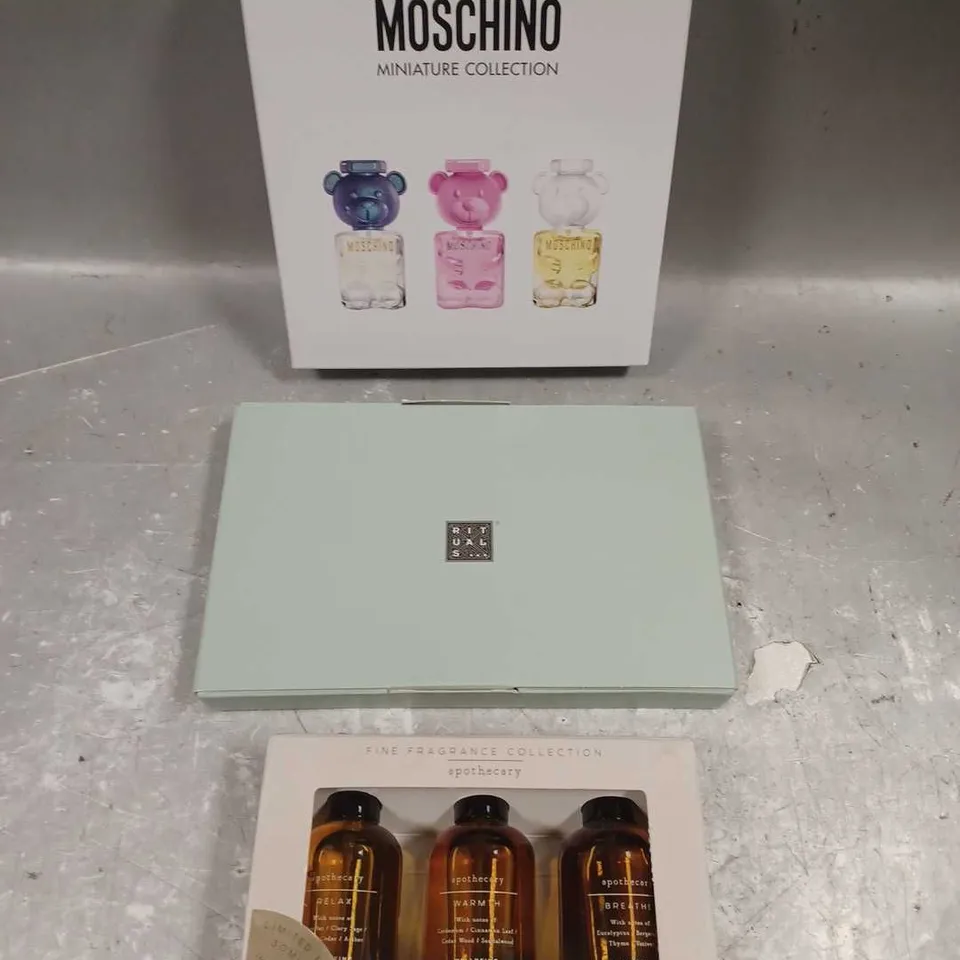 LOT OF 3 ASSORTED COSMETIC BOXSETS TO INCLUDE - RITUALS HAND CARE KIT - MOSCHINO MINIATURE FRAGRANCE COLLECTION - APOTHECARY FINE FRAGRANCE COLLECTION