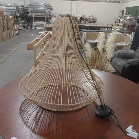 NATURAL RATTAN PENDANT LIGHT