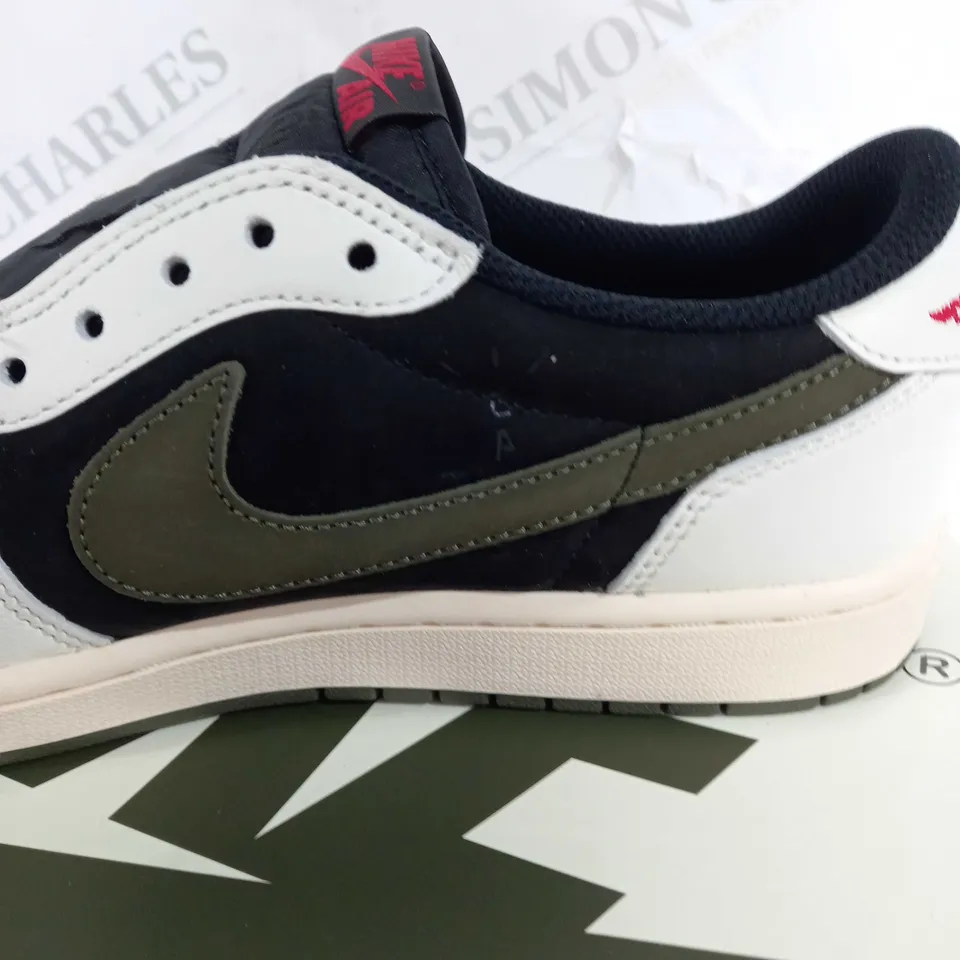 BOXED PAIR OF NIKE AIR JORDAN 1 WOMANS LOW UK 9.5