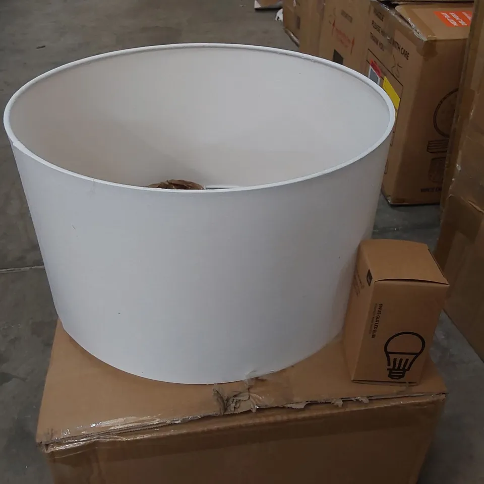 BOXED WHITE LINEN LAMP SHADE WITH BULB