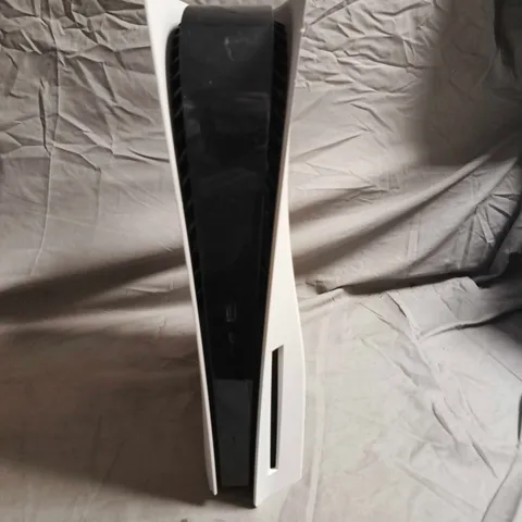 SONY PLAYSTATION 5 CONSOLE – WHITE (PS5) – USED