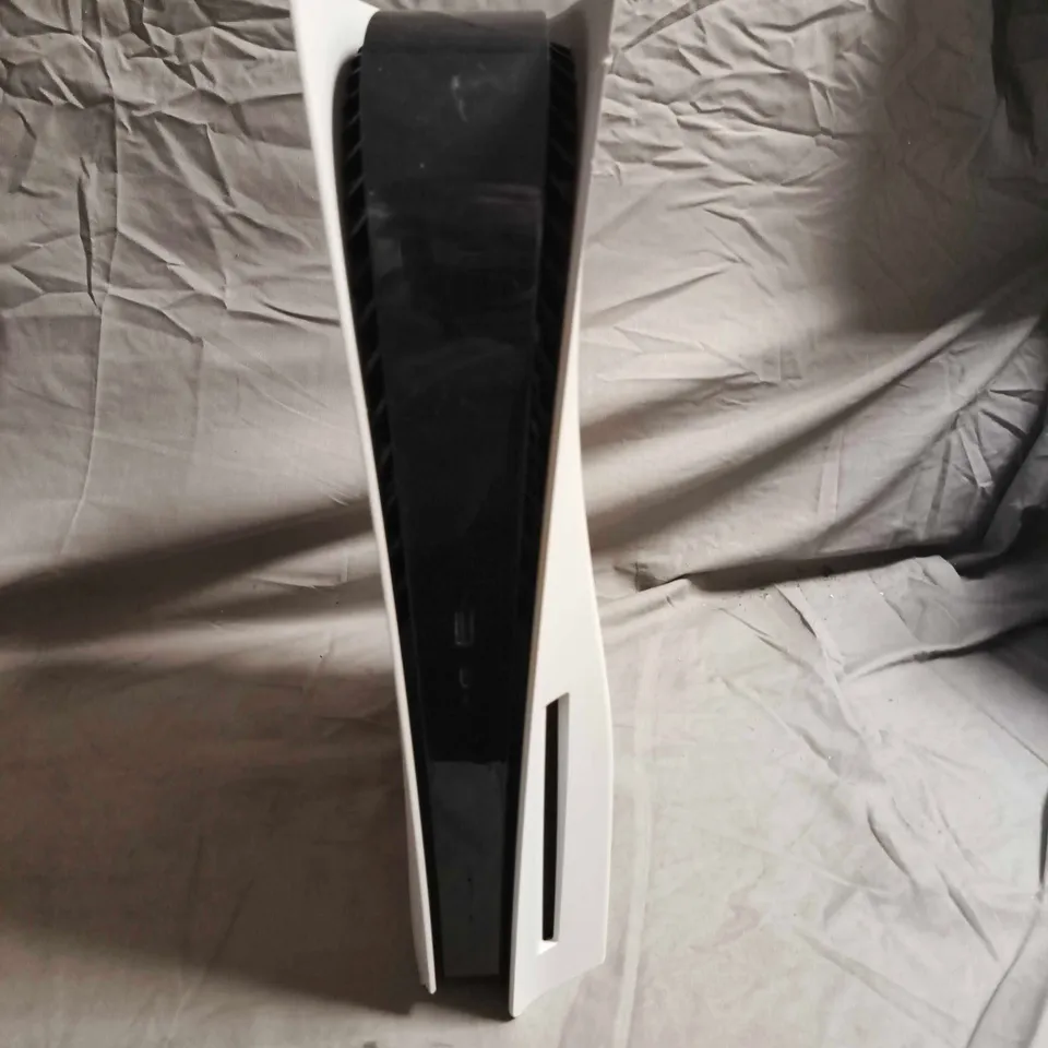 SONY PLAYSTATION 5 CONSOLE – WHITE (PS5) – USED