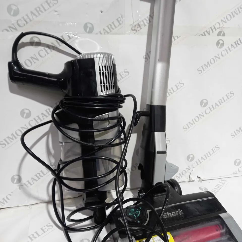 BOXED SHARK STRATOS ANTI HAIR WRAP PET PRO VACUUM CLEANER