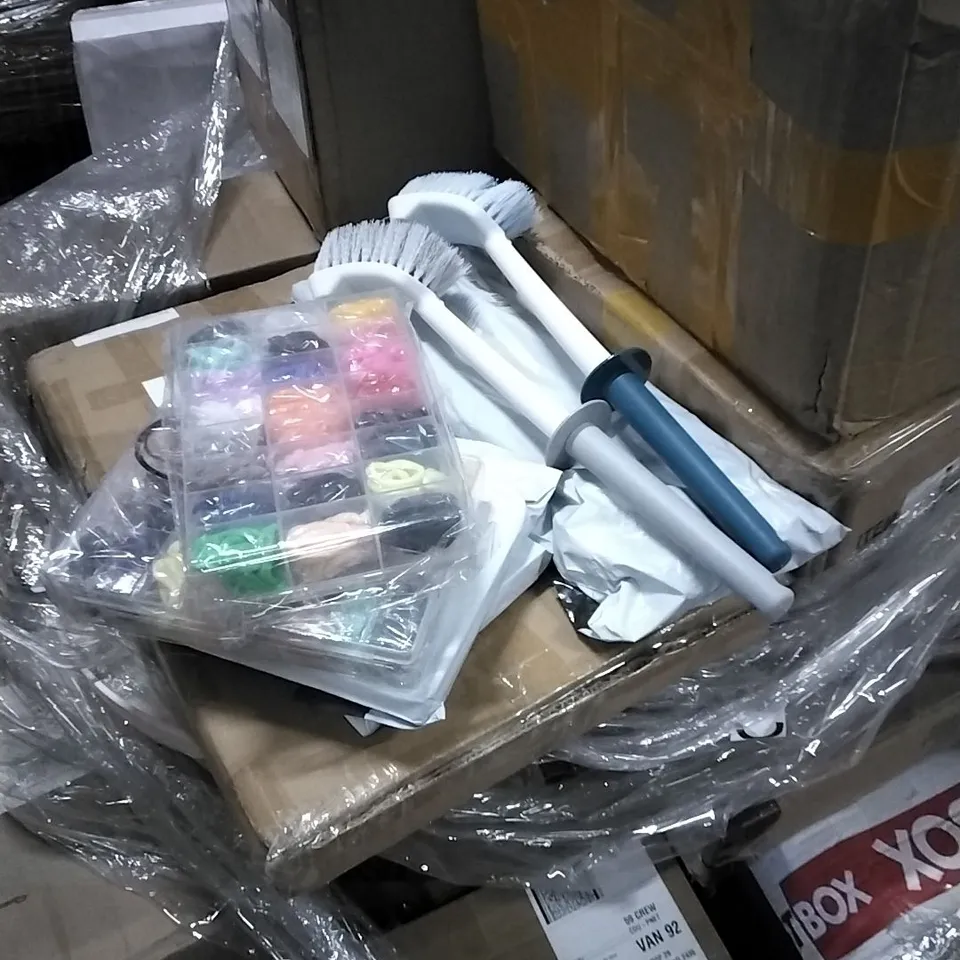 PALLET OF HOUSEHOLD ITEMS TO INCLUDE HOSE PIPE, HAIR KITS, BRUSHES, INTELLIGENT TEA MASTER AND OTHER ASSORTED ITEMS...