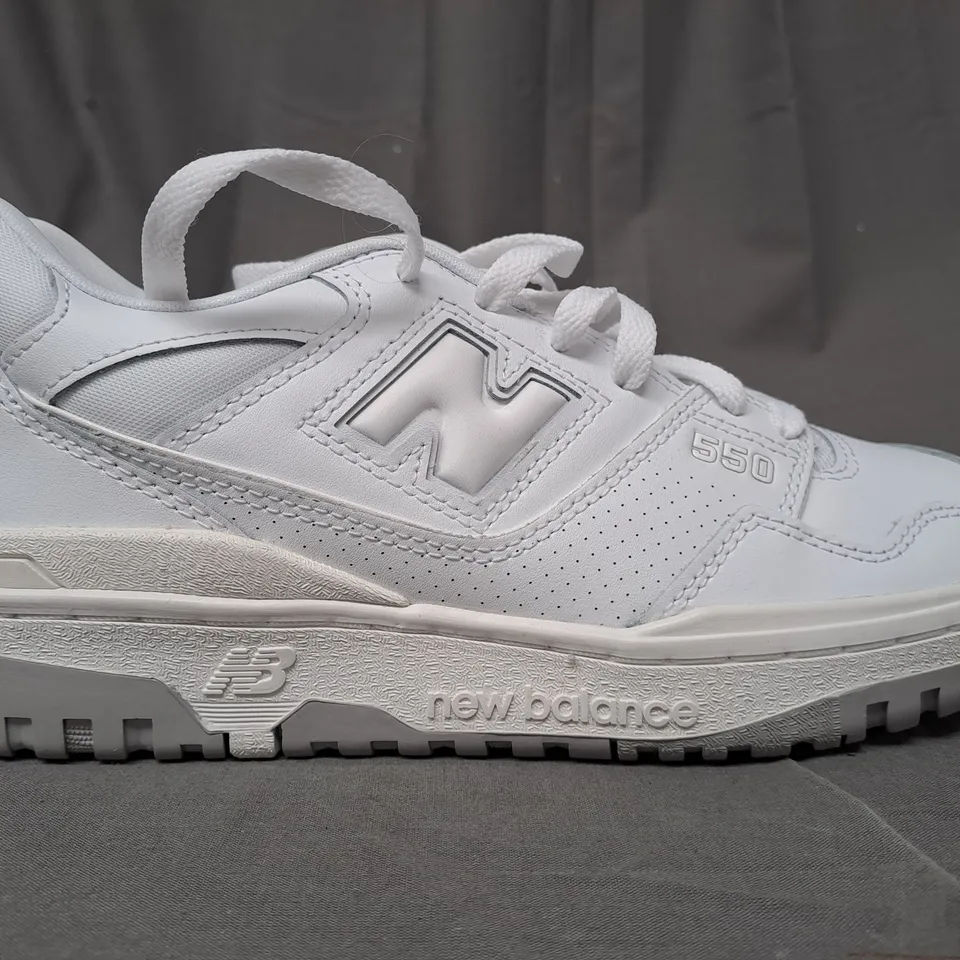 BOXED PAIR OF NEW BALANCE 550 SHOES IN WHITE UK SIZE 7