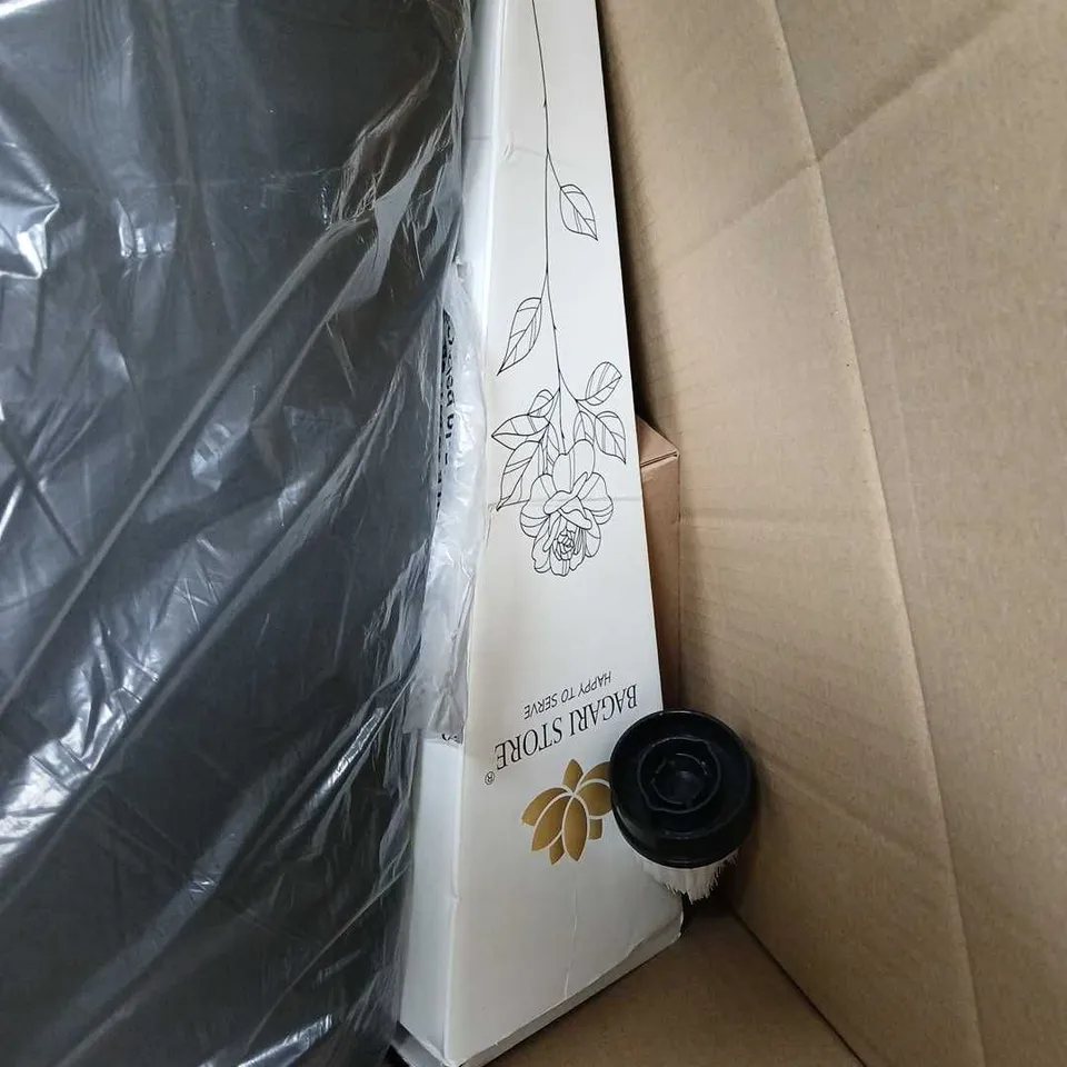 Mixed lot – Large wrapped item with navy carry bag and assorted household accessories