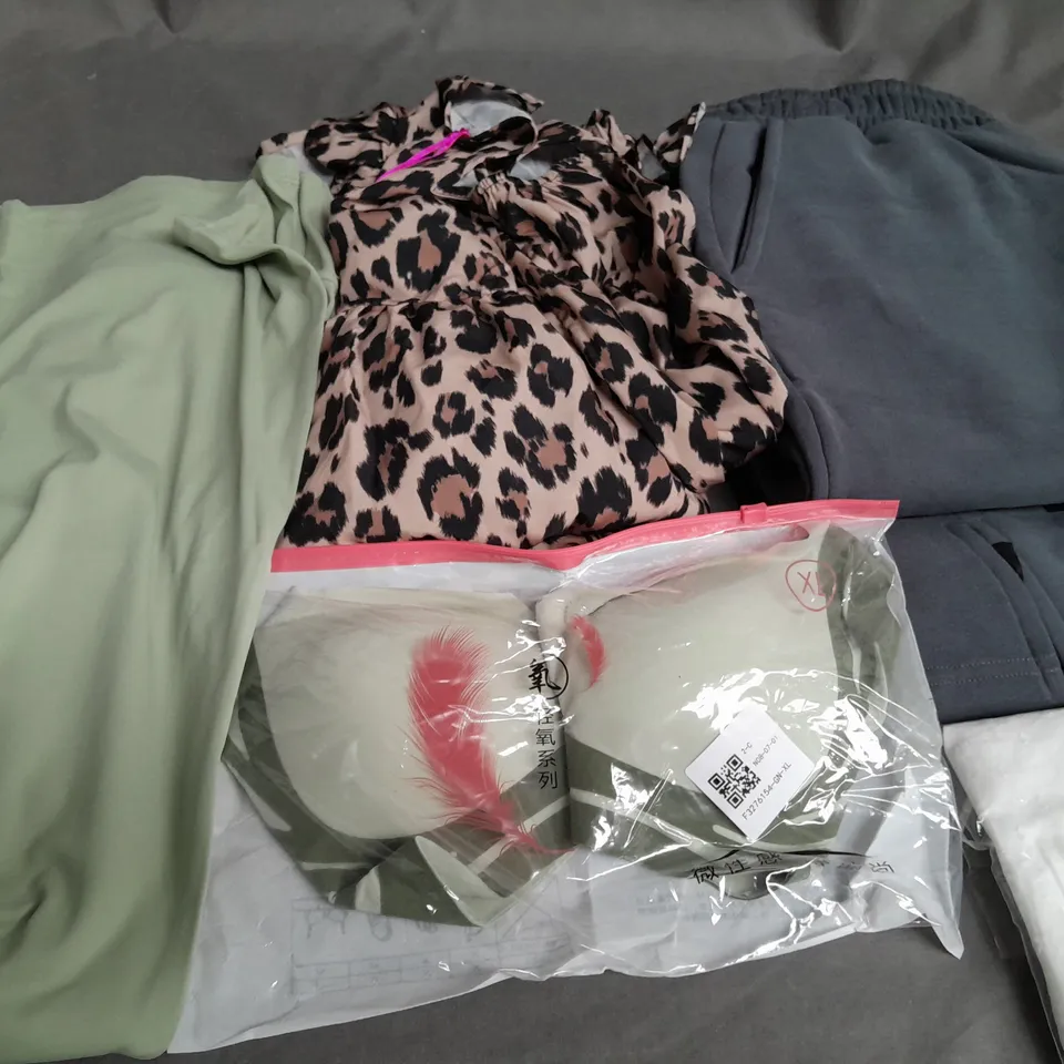 BOX OF APPROXIMATELY 15 ASSORTED CLOTHING ITEMS TO INCLUDE - BRA , JOGGERS , LEGGINGS ETC