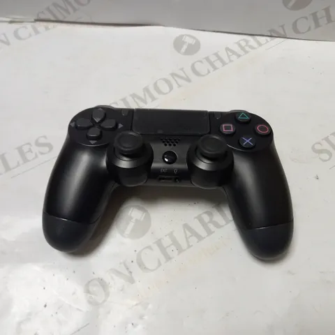 PLAYSTATION 4 CONTROLLER